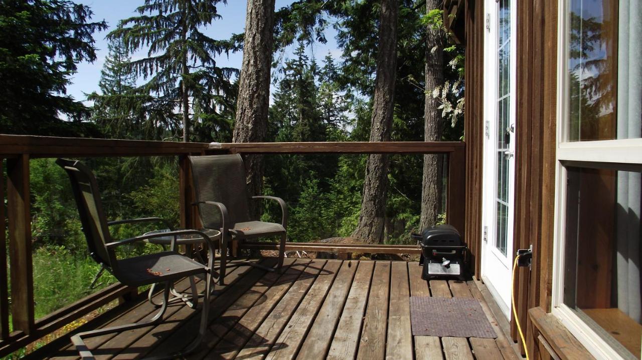 Secret Cove Cottage Suites Halfmoon Bay Exterior photo